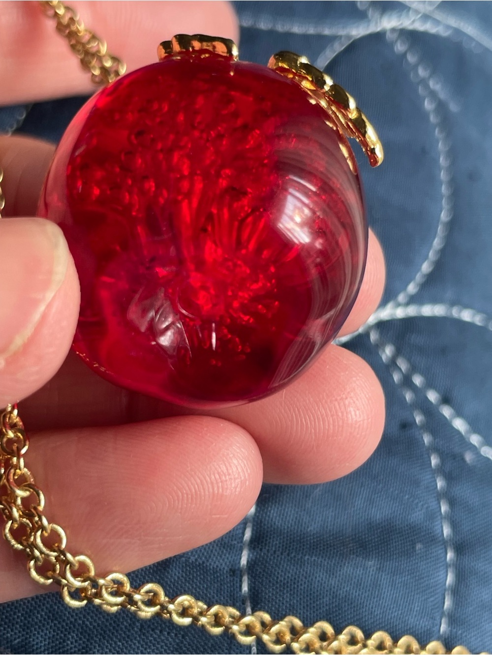 Vintage Avon Gold-Tone Red Lucite Apple Pendant Necklace - Picture 3 of 5